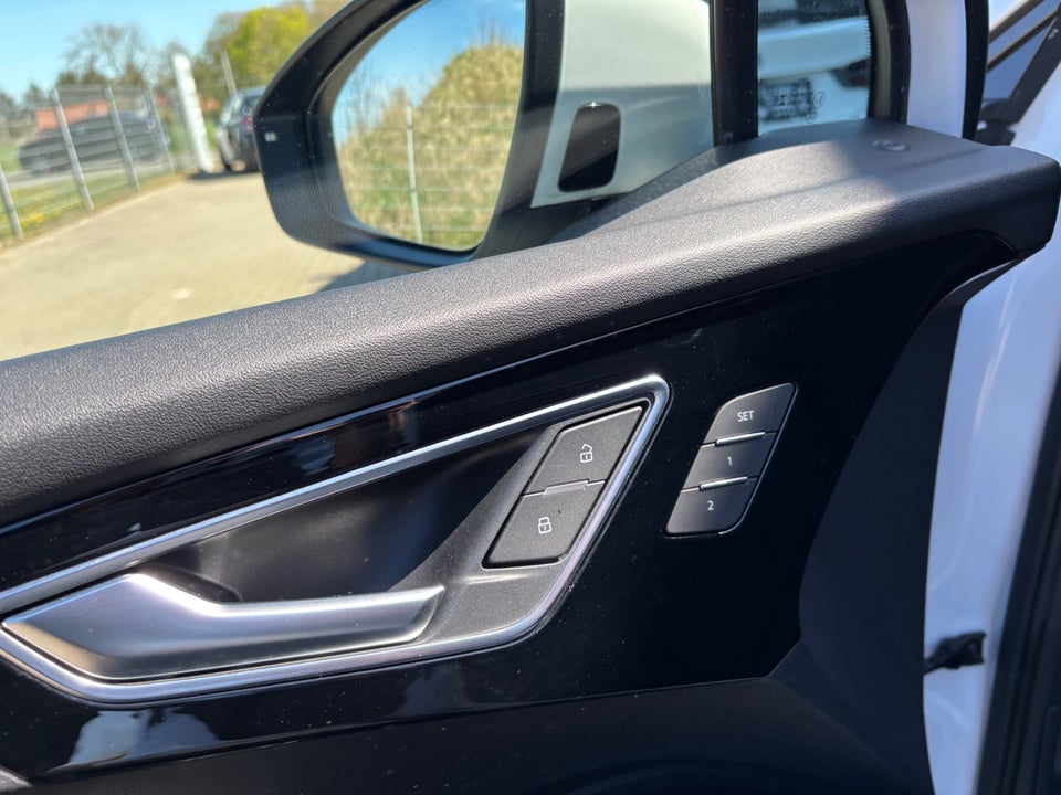 Audi Q4 e-tron 50 S-line quattro 5d
