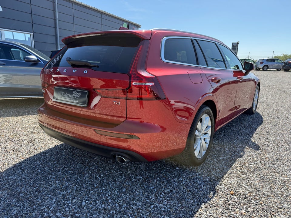 Volvo V60 2,0 T4 190 Momentum aut. 5d