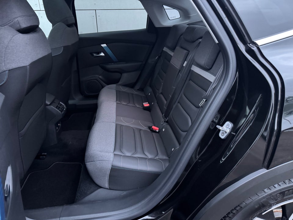 Citroën ë-C4 X 50 Shine 4d