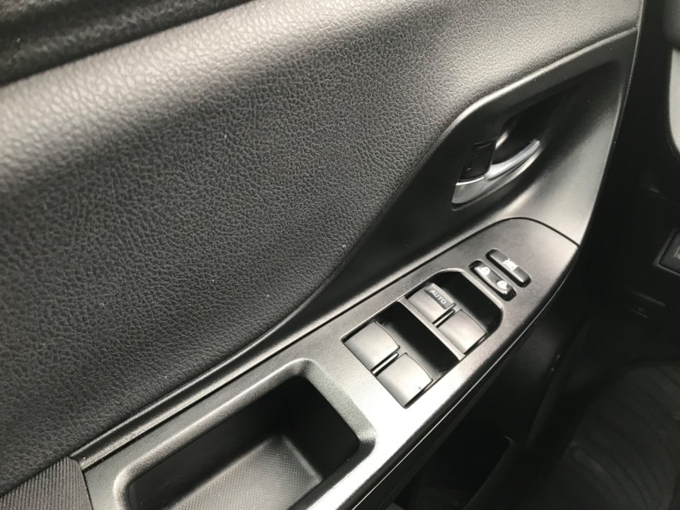 Toyota Yaris 1,0 VVT-i T2 Premium 5d