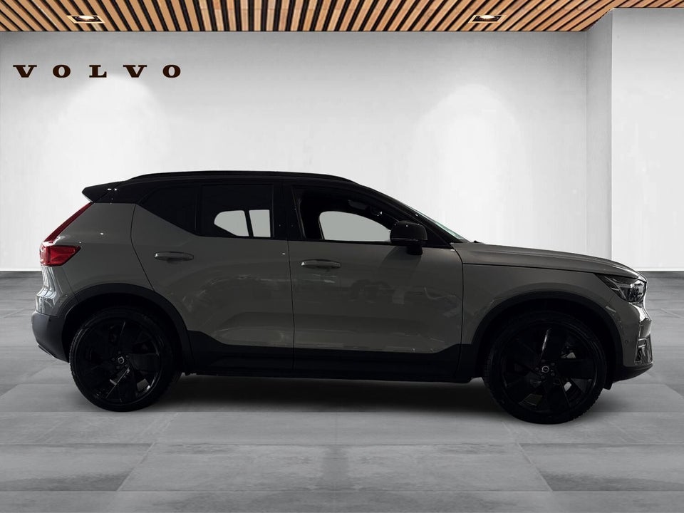 Volvo EX40 Extended Range Black Edition 5d