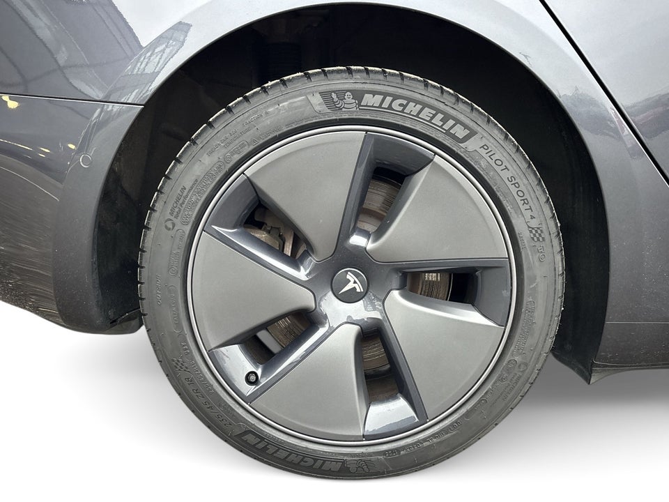 Tesla Model 3 RWD 4d