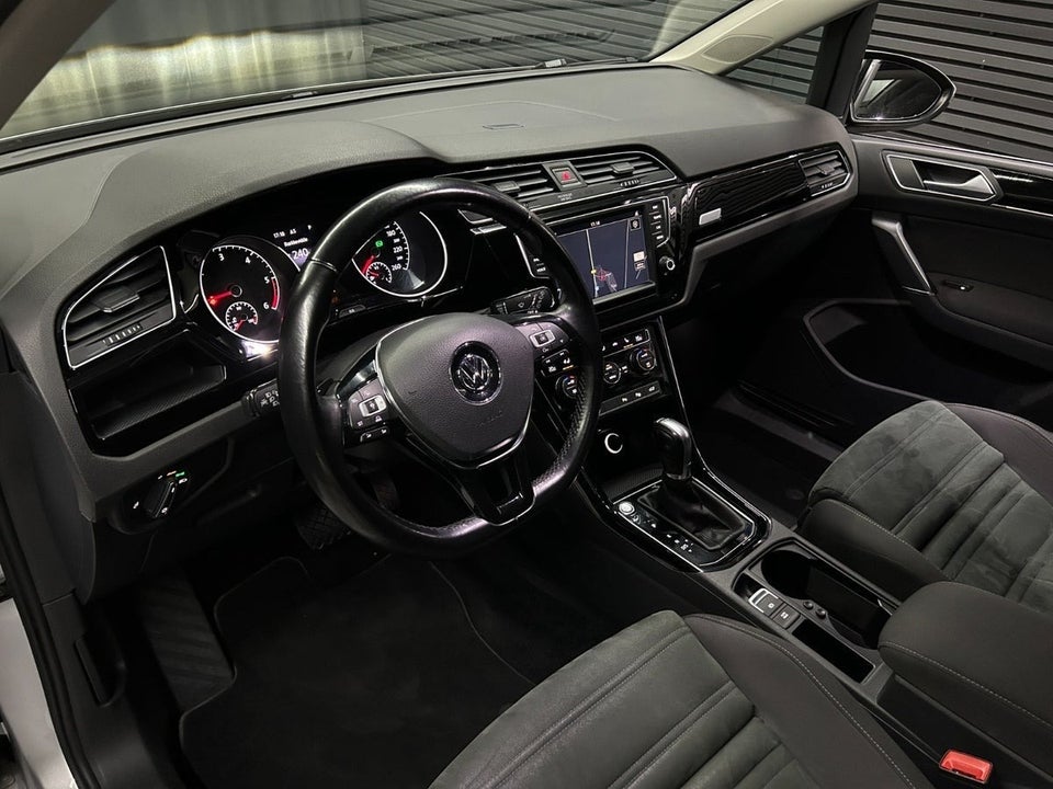 VW Touran 2,0 TDi 190 R-line DSG 5d