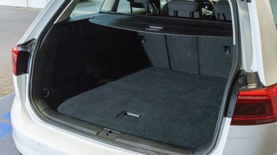 VW Passat 2,0 TDi 122 Business Variant DSG 5d