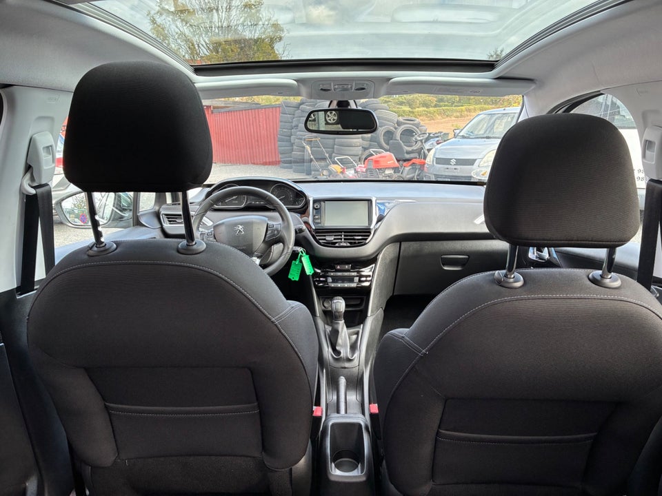 Peugeot 208 1,2 VTi Allure Sky 5d