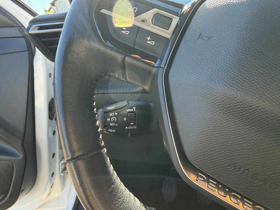 Peugeot 208 1,2 PureTech 75 Active 5d