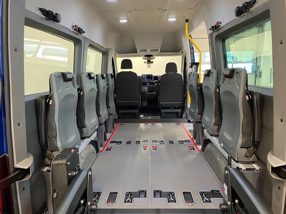 VW Crafter 35 2,0 TDi 140 Kombi aut.