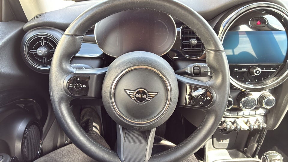MINI Cooper SE Essential 3d