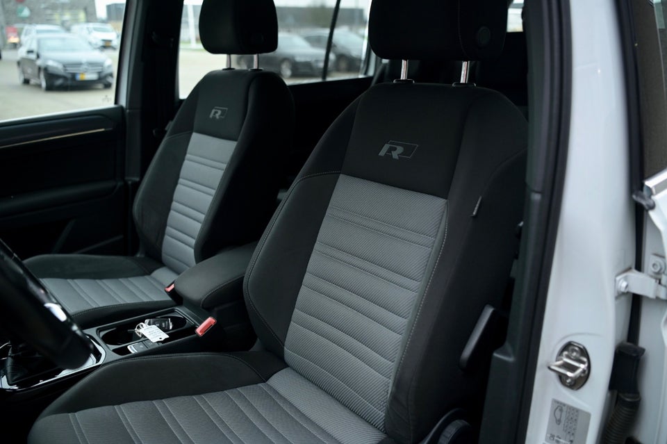 VW Touran 2,0 TDi 150 R-line DSG 7prs 5d