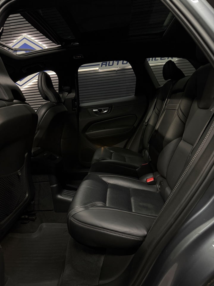 Volvo XC60 2,0 T8 ReCharge R-Design aut. AWD 5d