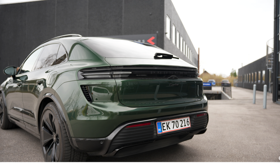 Porsche Macan Turbo 5d