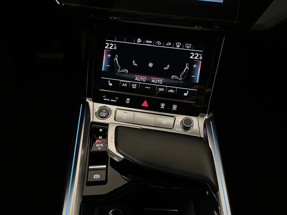 Audi Q8 e-tron 55 Advanced quattro 5d