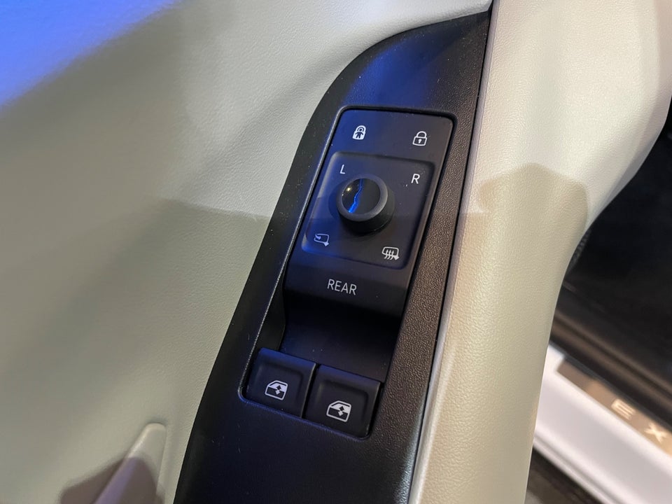 Ford Explorer 84 Premium Extended Range AWD 5d