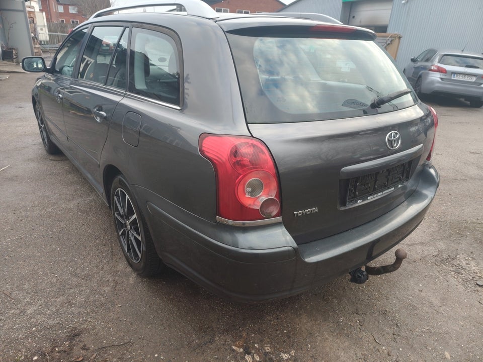 Toyota Avensis 1,8 VVT-i Elegance stc. 5d
