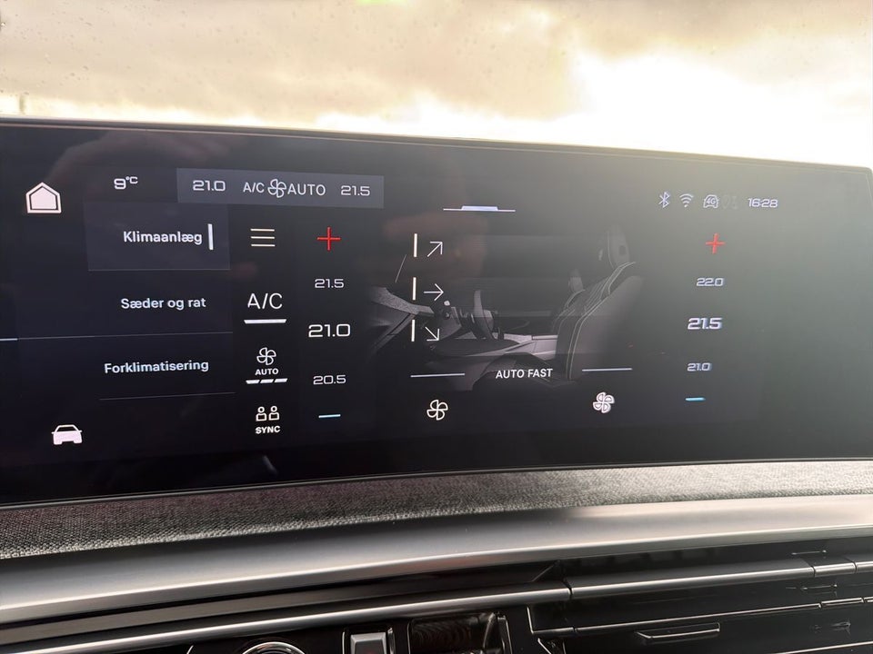 Peugeot e-3008 77 GT 5d