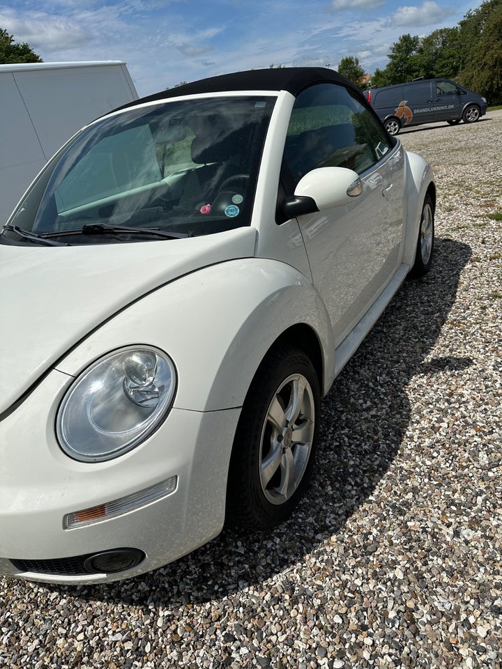 VW New Beetle 1,6 Highline Cabriolet 2d