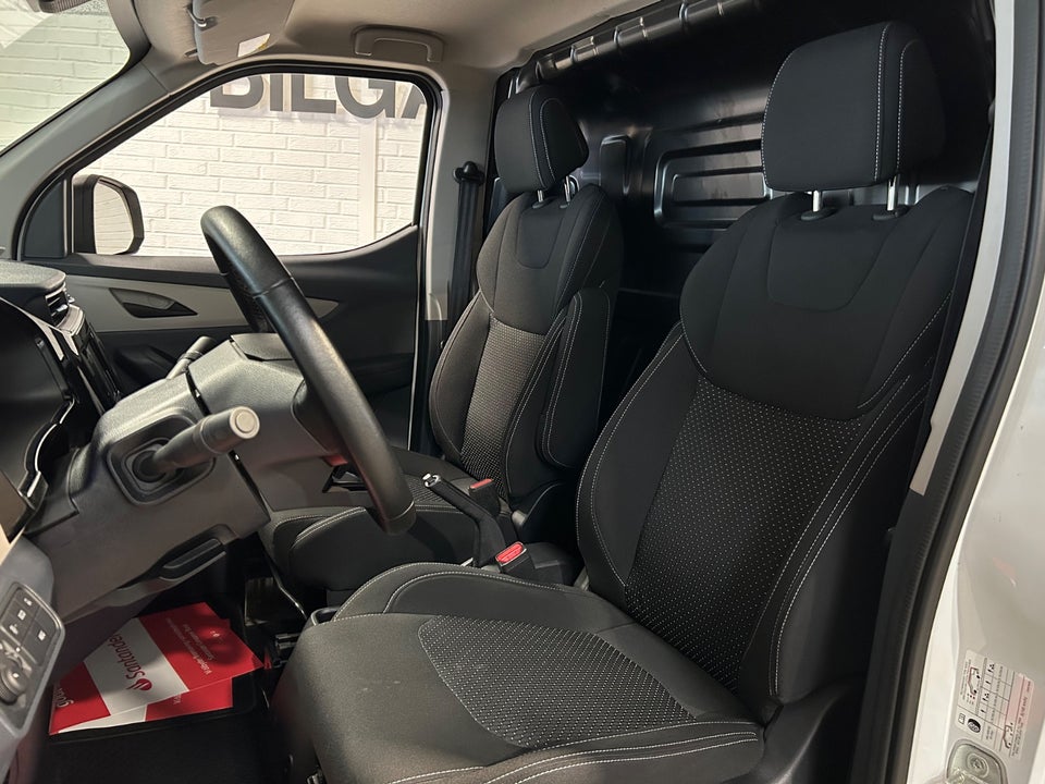 Maxus e-Deliver 3 35 Cargo Van SWB
