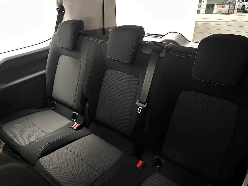 VW e-Caravelle 64 Style SWB