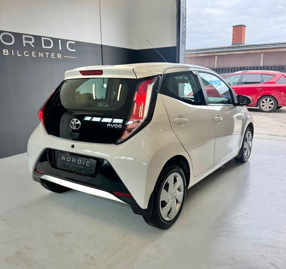 Toyota Aygo 1,0 VVT-i x-play x-touch 5d