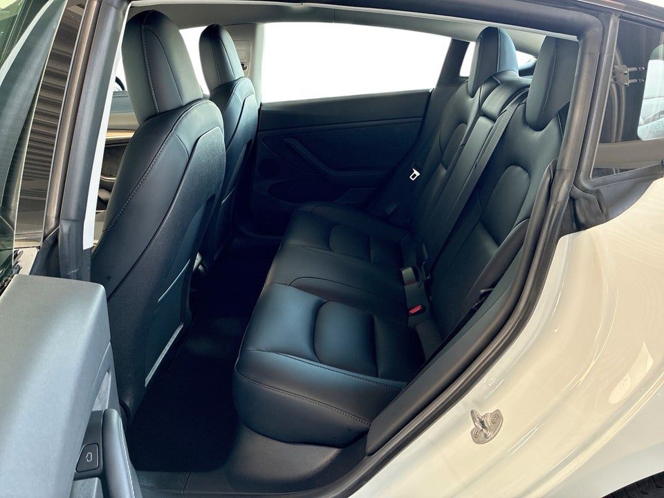 Tesla Model 3 RWD 4d