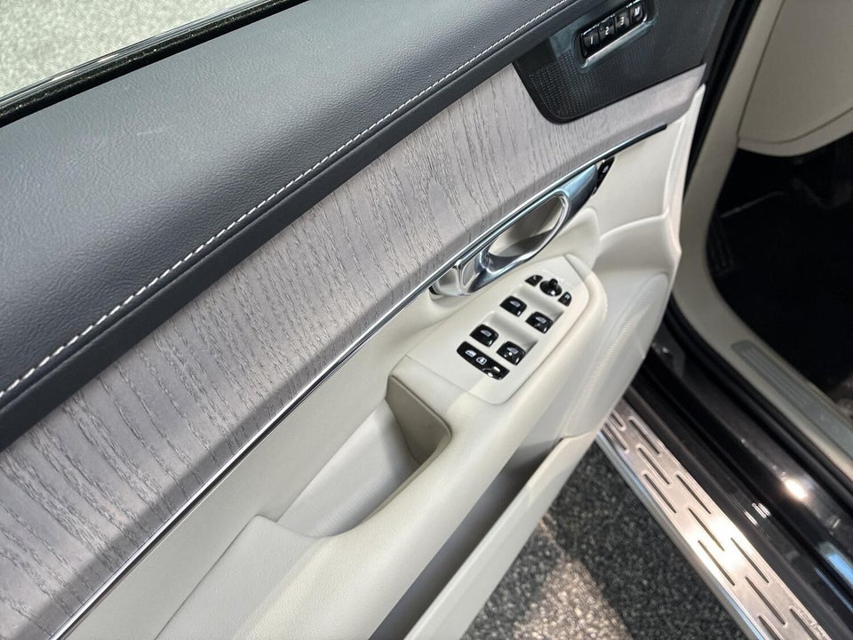 Volvo XC90 2,0 T8 ReCharge Ultra Dark aut. AWD 7prs 5d