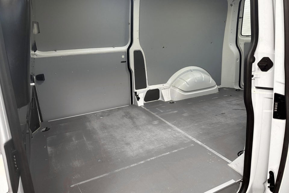 VW Transporter 2,0 TDi 110 Kassevogn lang