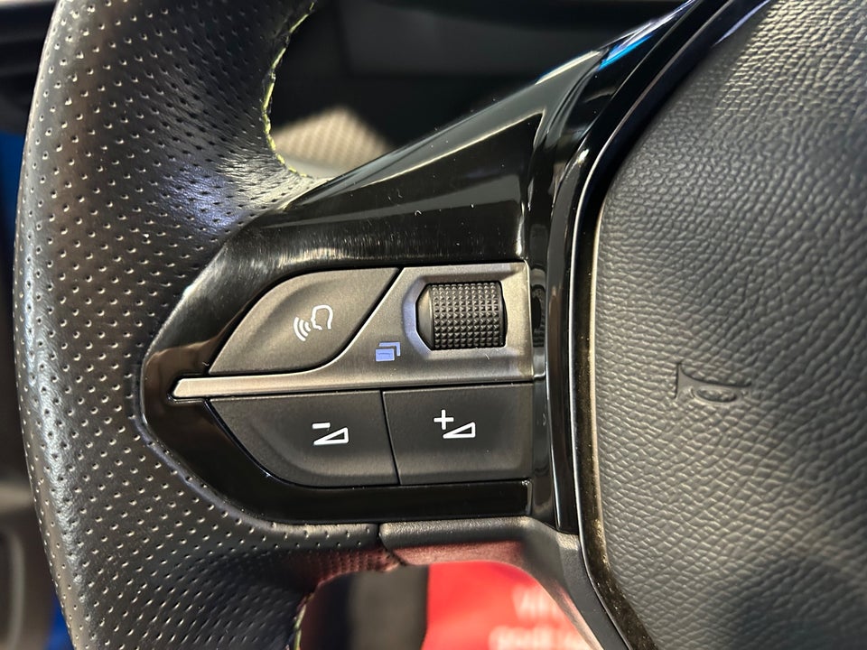 Peugeot e-208 50 GT 5d