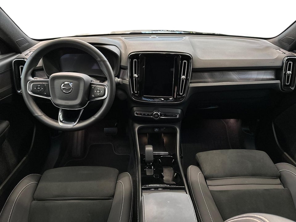 Volvo EC40 Extended Range Black Edition 5d
