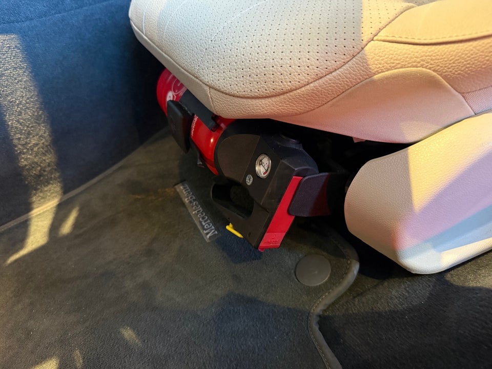 Mercedes E300 de 2,0 AMG Line stc. aut. 4Matic 5d