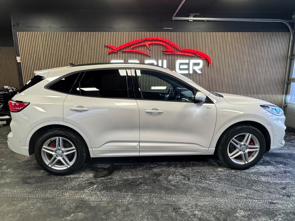 Ford Kuga 2,5 PHEV ST-Line X CVT 5d