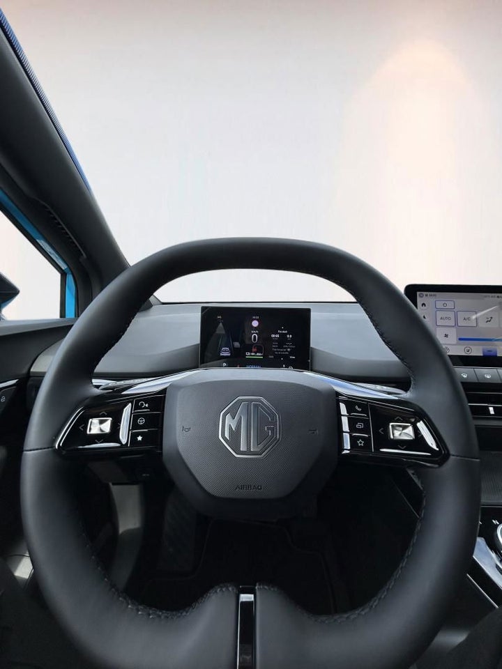 MG 4 77 Luxury Extended Range 5d