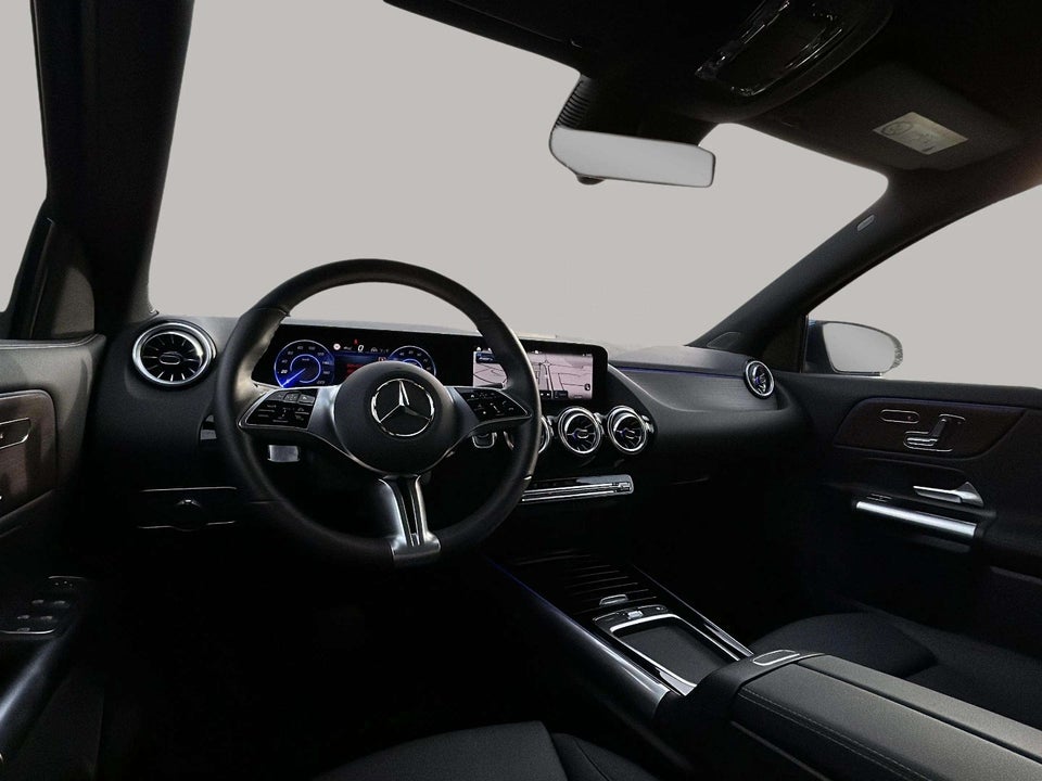 Mercedes EQA300 Progressive 4Matic 5d