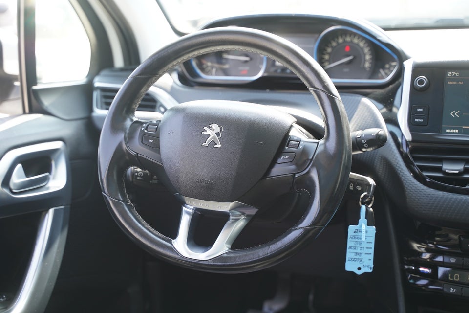 Peugeot 2008 1,2 e-THP 110 Selection Sky 5d