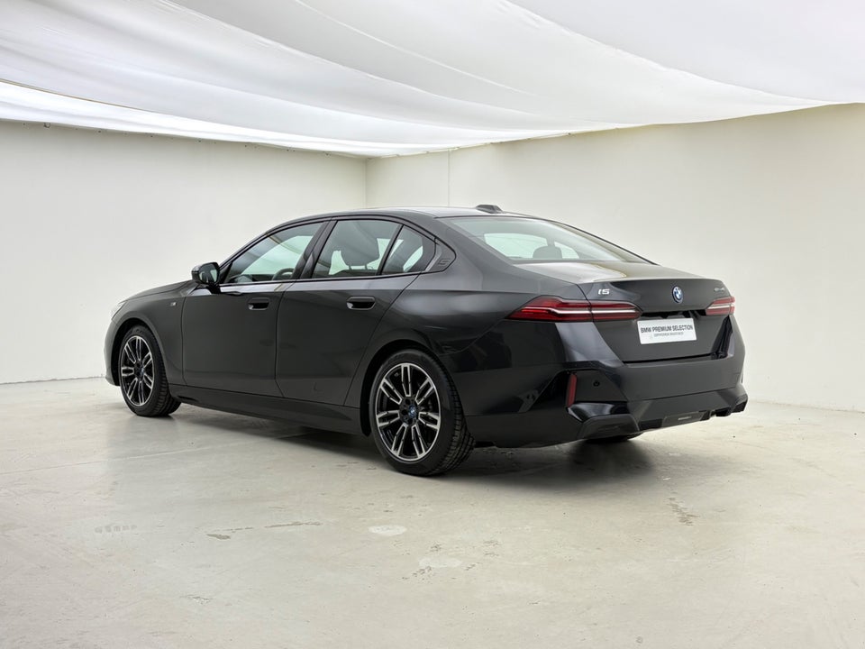 BMW i5 eDrive40 M-Sport 4d