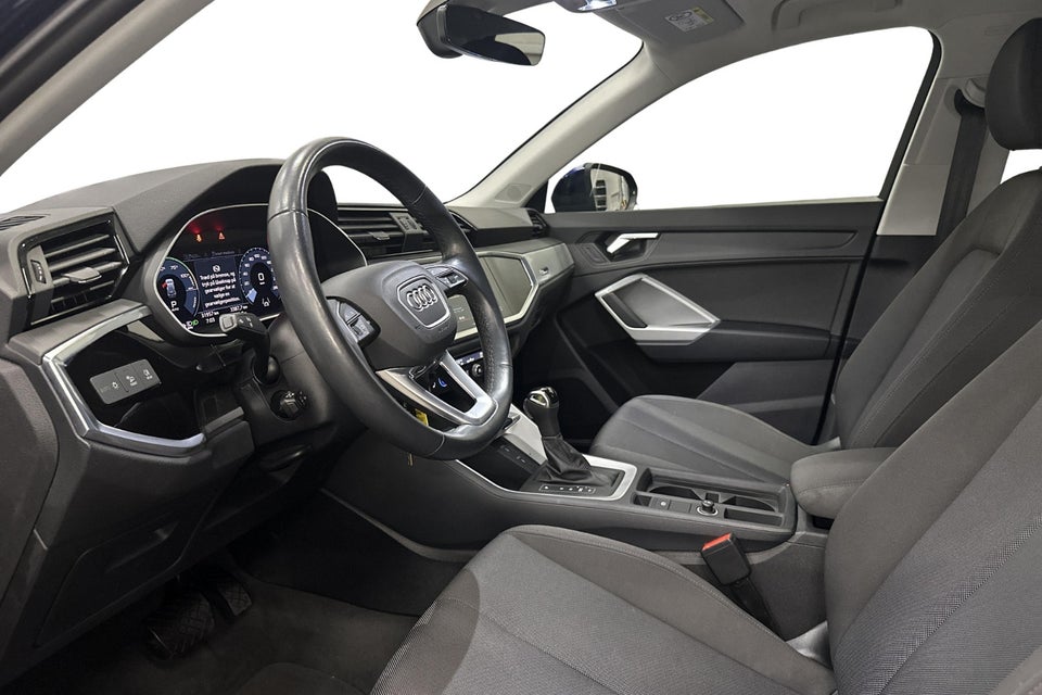 Audi Q3 45 TFSi e Attitude plus S-tr. 5d