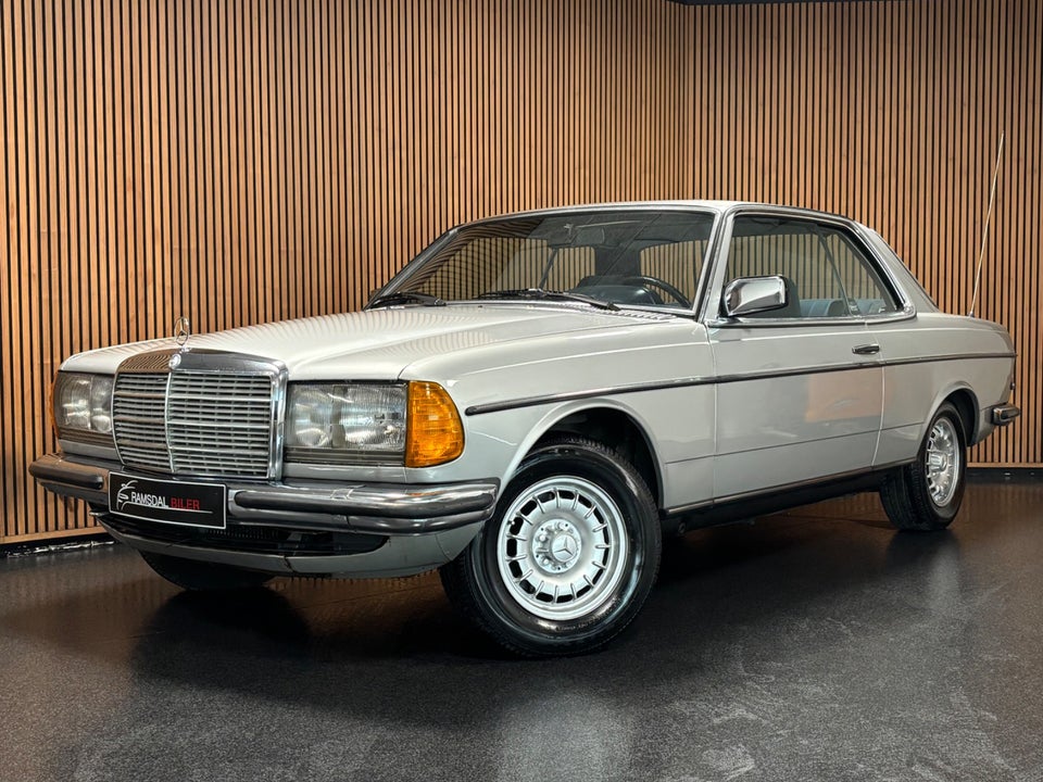 Mercedes 230 CE 2,3 Coupé aut. 2d