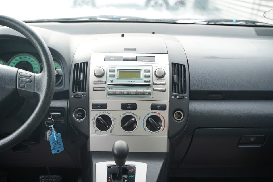 Toyota Corolla Verso 1,8 Terra MMT 7prs 5d