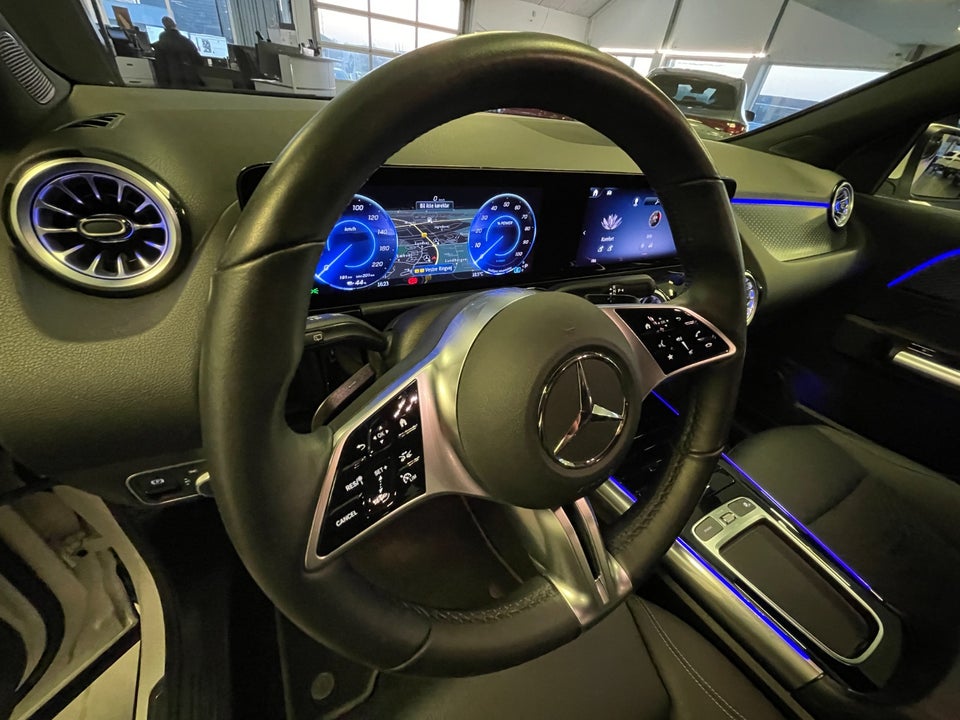 Mercedes EQA300 Progressive 4Matic 5d