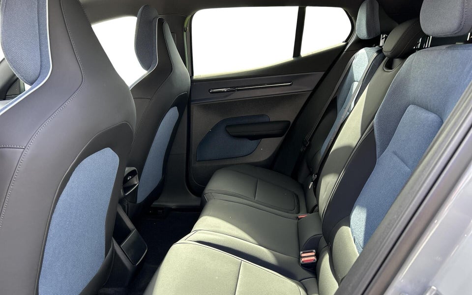 Volvo EX30 Standard Range Core 5d