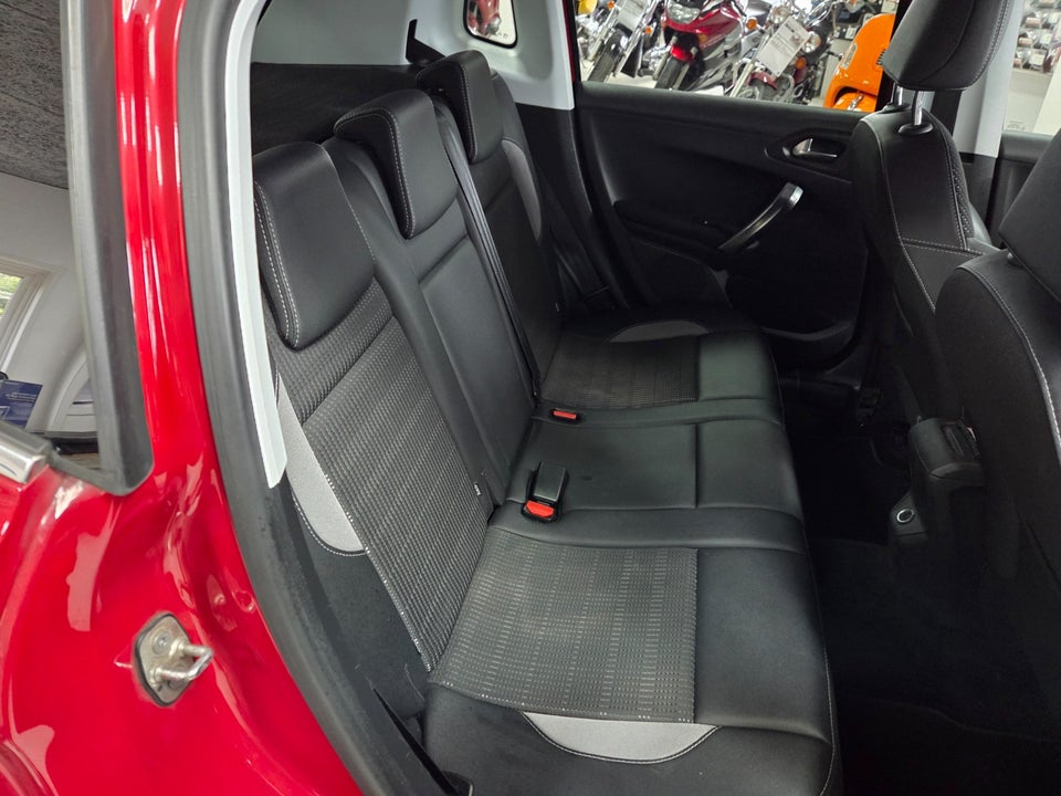 Peugeot 2008 1,6 BlueHDi 100 Allure 5d