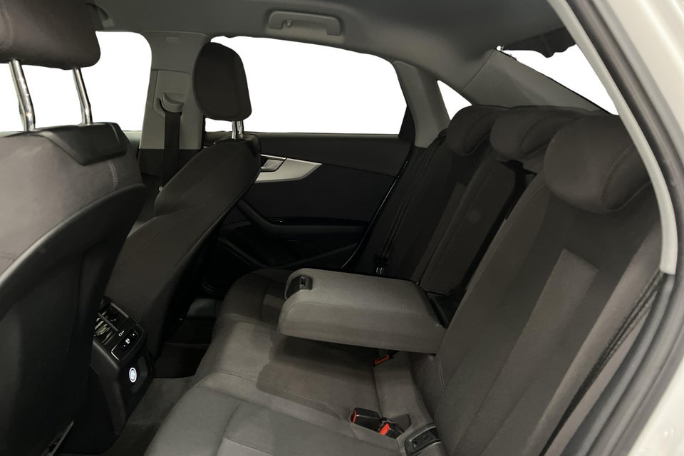 Audi A4 40 TFSi Advanced S-tr. 4d