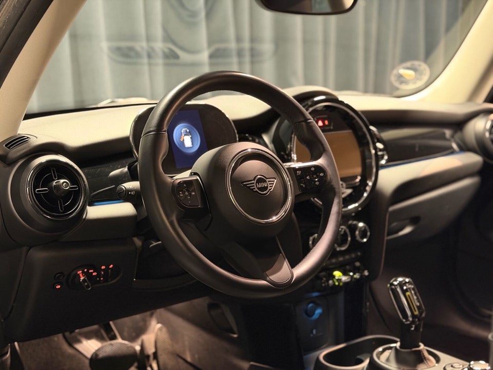MINI Cooper SE Essential 3d