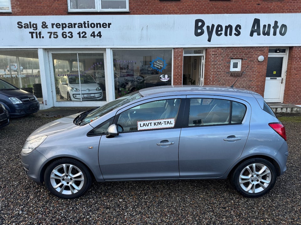 Opel Corsa 1,4 16V Cosmo 5d