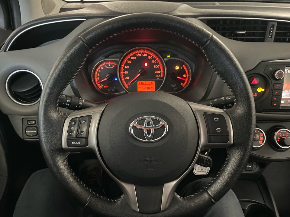 Toyota Yaris 1,0 VVT-i T2 5d