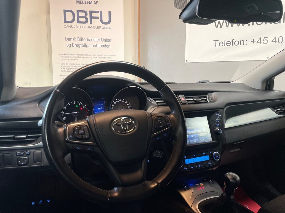 Toyota Avensis 1,8 VVT-i T2 Premium Touring Sports 5d