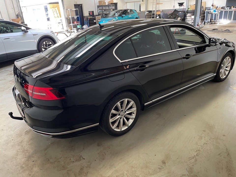 VW Passat 2,0 TDi 150 R-line DSG BMT 4d