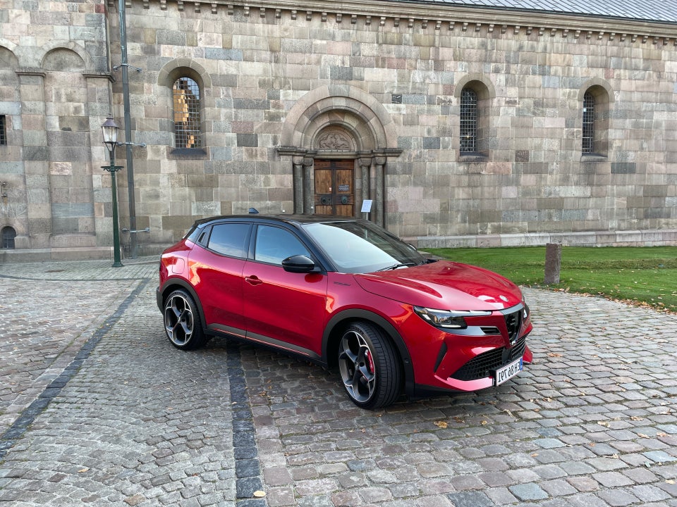 Alfa Romeo Junior Elettrica Veloce 5d