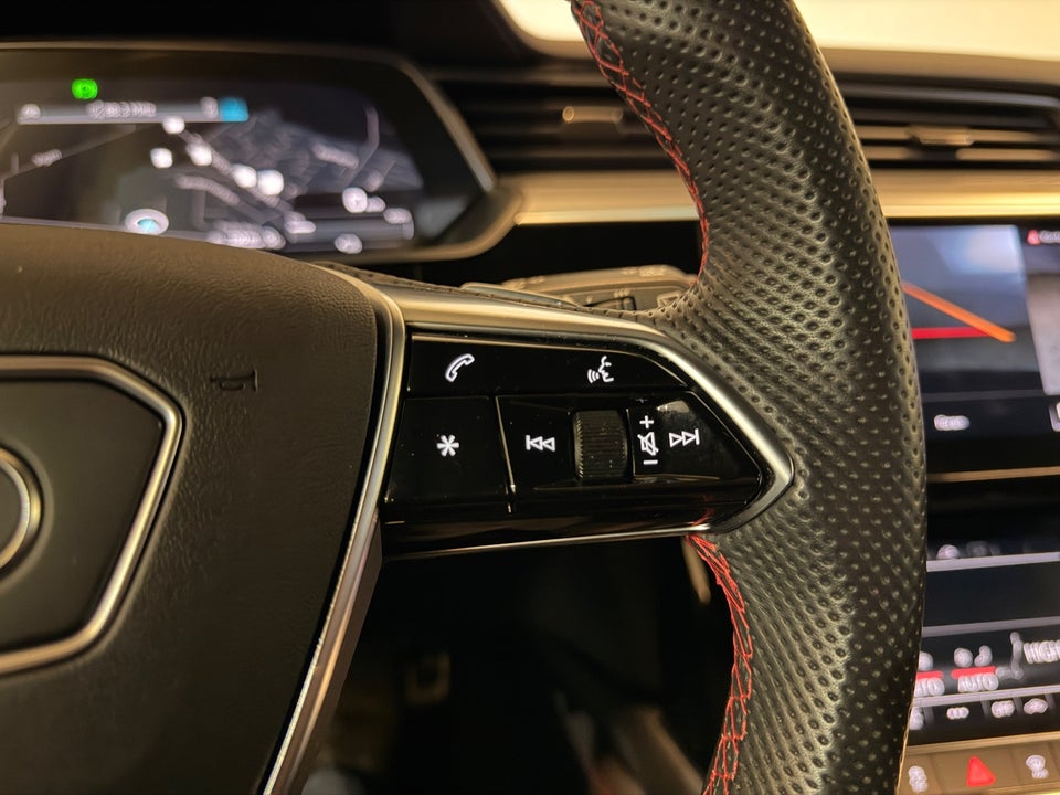 Audi Q8 e-tron 55 S-line quattro 5d