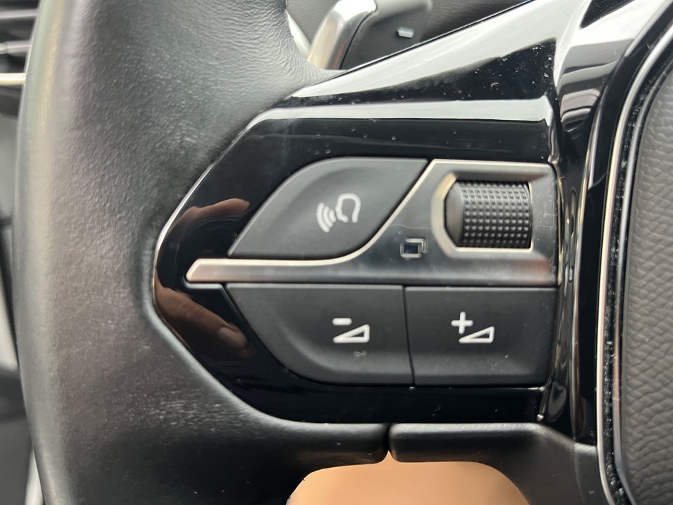 Peugeot 3008 1,6 Hybrid Allure Pack Limited EAT8 5d