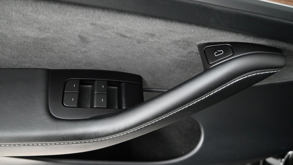 Tesla Model Y Long Range AWD 5d